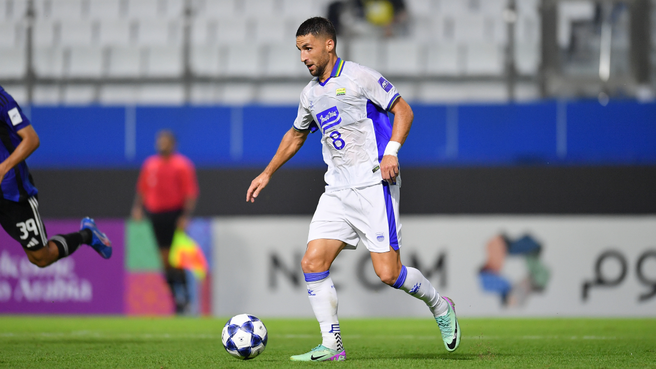 Gelandang Persib, Luciano Guaycochea. Foto: 2025 Asian Football Confederation (AFC)