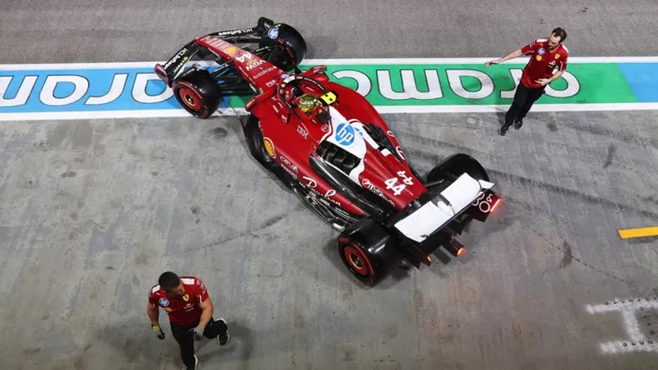 Lewis Hamilton Desak Ferrari untuk Pertimbangkan Prosuder Mercedes