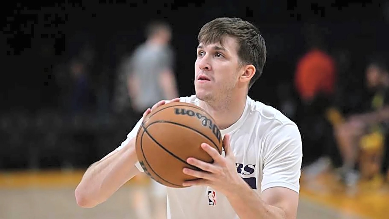 Austin Reaves komentari performa Deandre Ayton versus Suns.