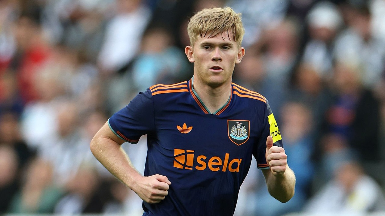 Eddie Howe mengabarkan kondisi Lewis Hall