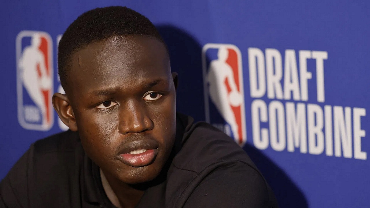 Khaman Maluach lega bisa lakoni laga pramusim perdana bersama Suns.
