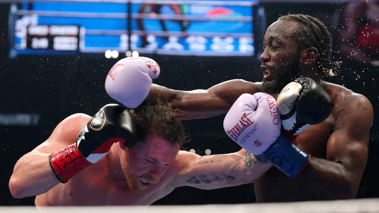 Awal pertarungan, Terence Crawford segera menyadari Alvarez tidak memiliki kekuatan pukulan tunggal yang mematikan seperti yang banyak dibicarakan. (Foto: Fight TV)