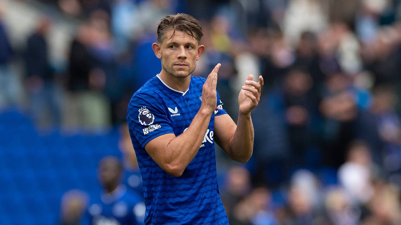 Bek Everton, James Tarkowski