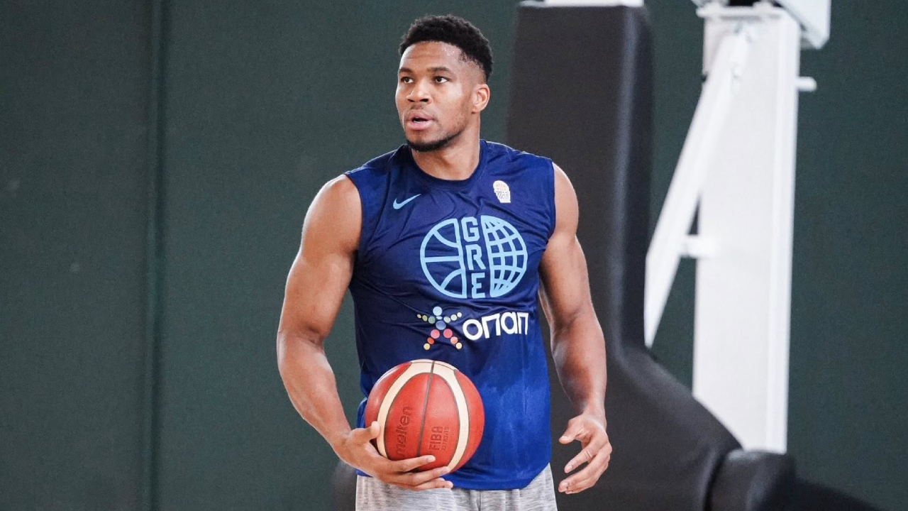Giannis Antetokounmpo sudah kembali berlatih dengan Bucks setelah dikarantina di Yunani karena COVID-19. (Foto: AP)