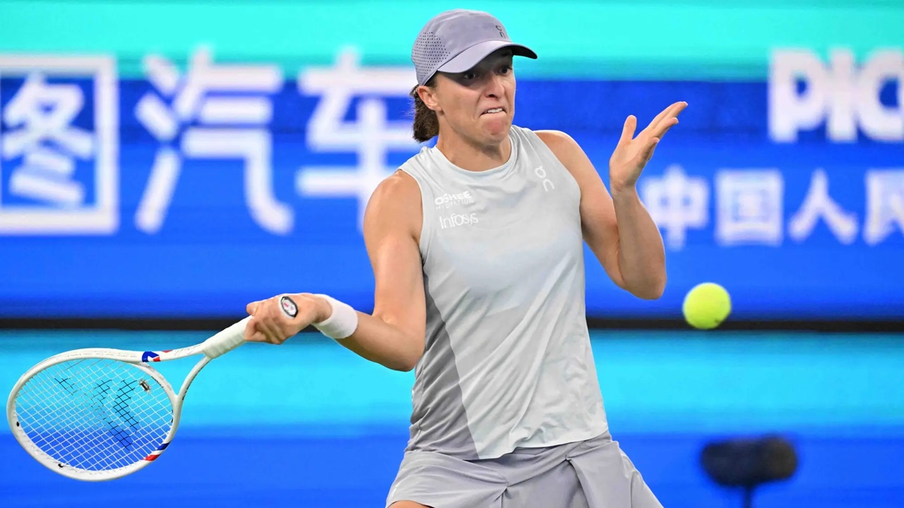 Iga Swiatek Siap Duel Kontra Jasmine Paolini Demi Semifinal Wuhan Open
