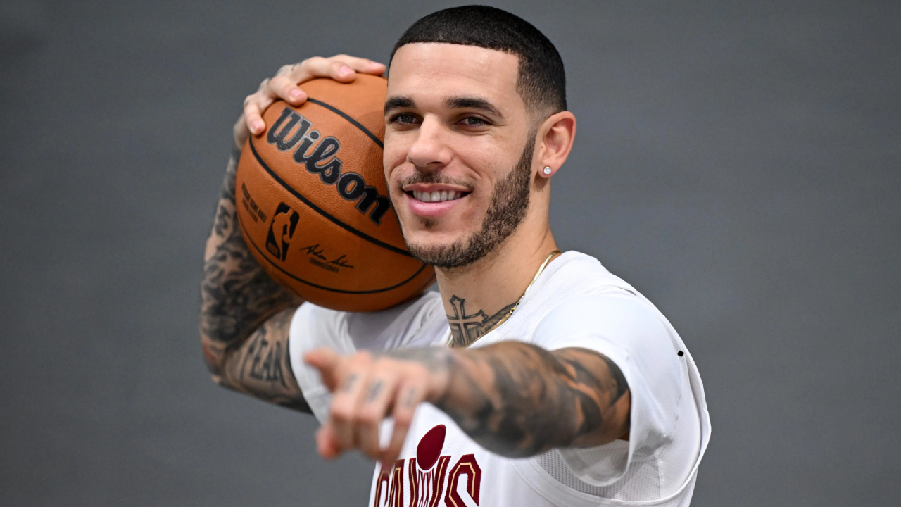 Lonzo Ball bergabung dengan Cleveland setelah ditukar dari Chicago Bulls pada offseason, yang mengirim guard Isaac Okoro ke Chicago. (Foto: AP)
