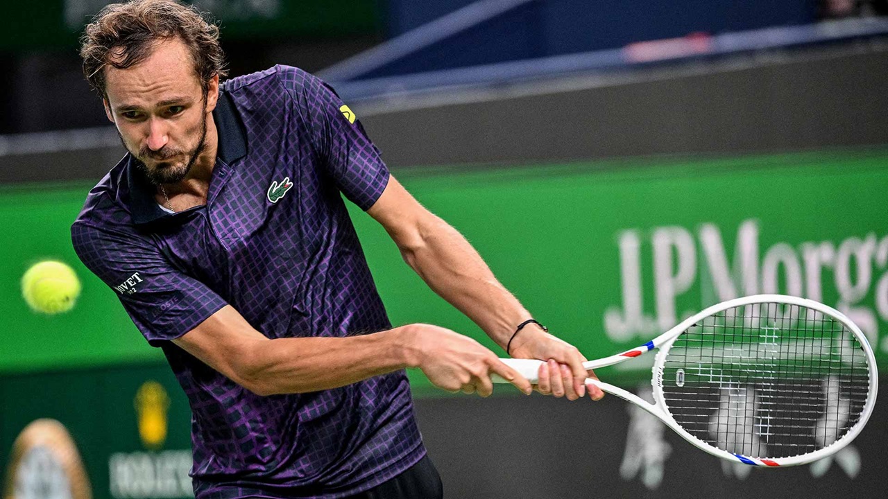 Daniil Medvedev Klaim Kemenangan Ke-50 Atas Petenis Peringkat 10 Besar Di Shanghai
