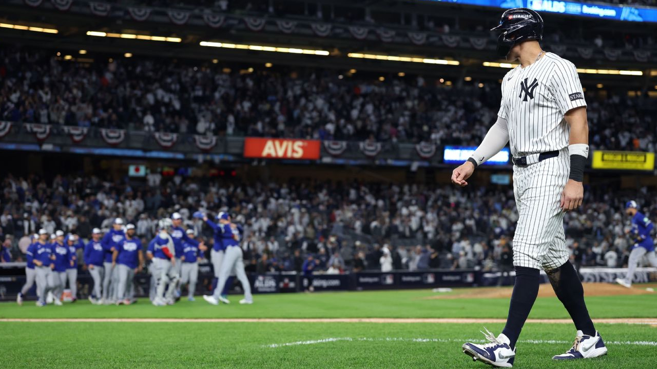 New York Yankees memperpanjang paceklik gelar World Series menjadi 16 tahun, yang terpanjang ketiga dalam sejarah klub yang legendaris. (Foto: AP)