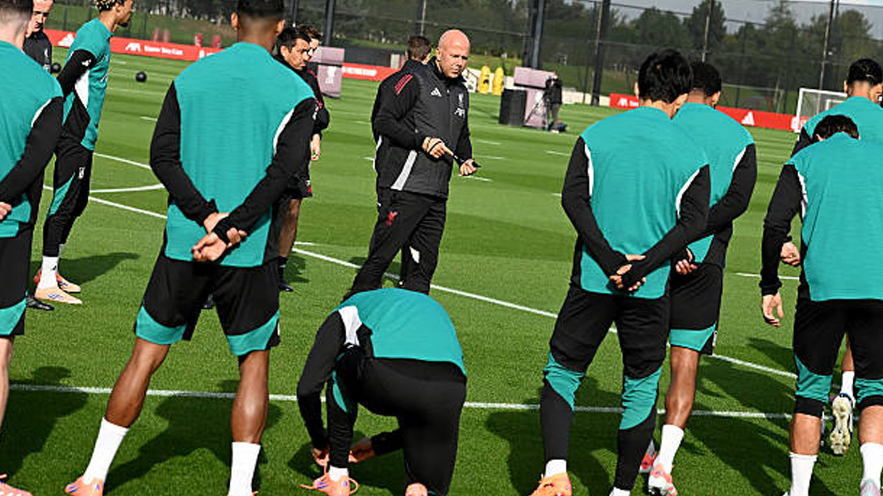 Bangun Koneksi, Arne Slot Perkuat Hubungan Tim Utama dan Akademi Liverpool
