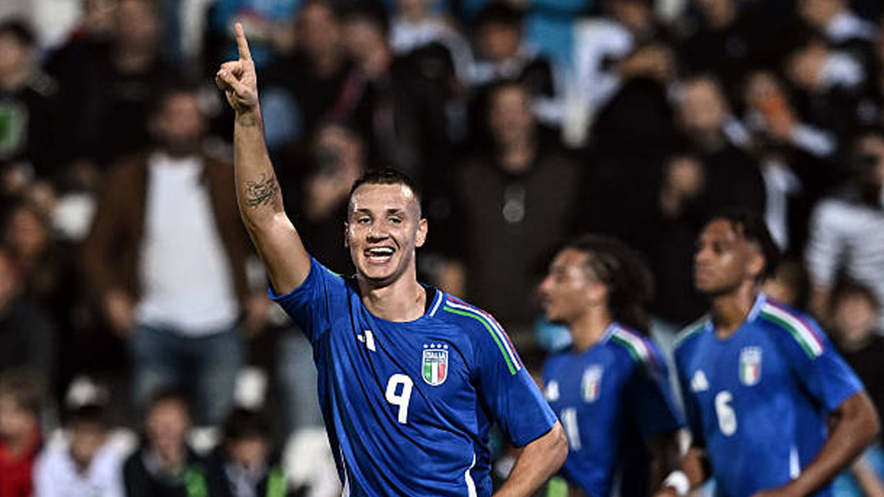 Francesco Camarda Cetak Gol Debut, Italia Dominan Lawan Swedia