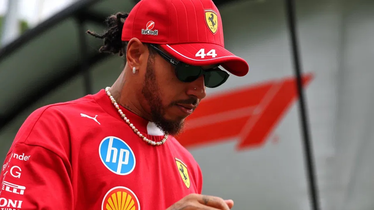 Lewis Hamilton Membagikan Potret LEGO Berbentuk Roscoe