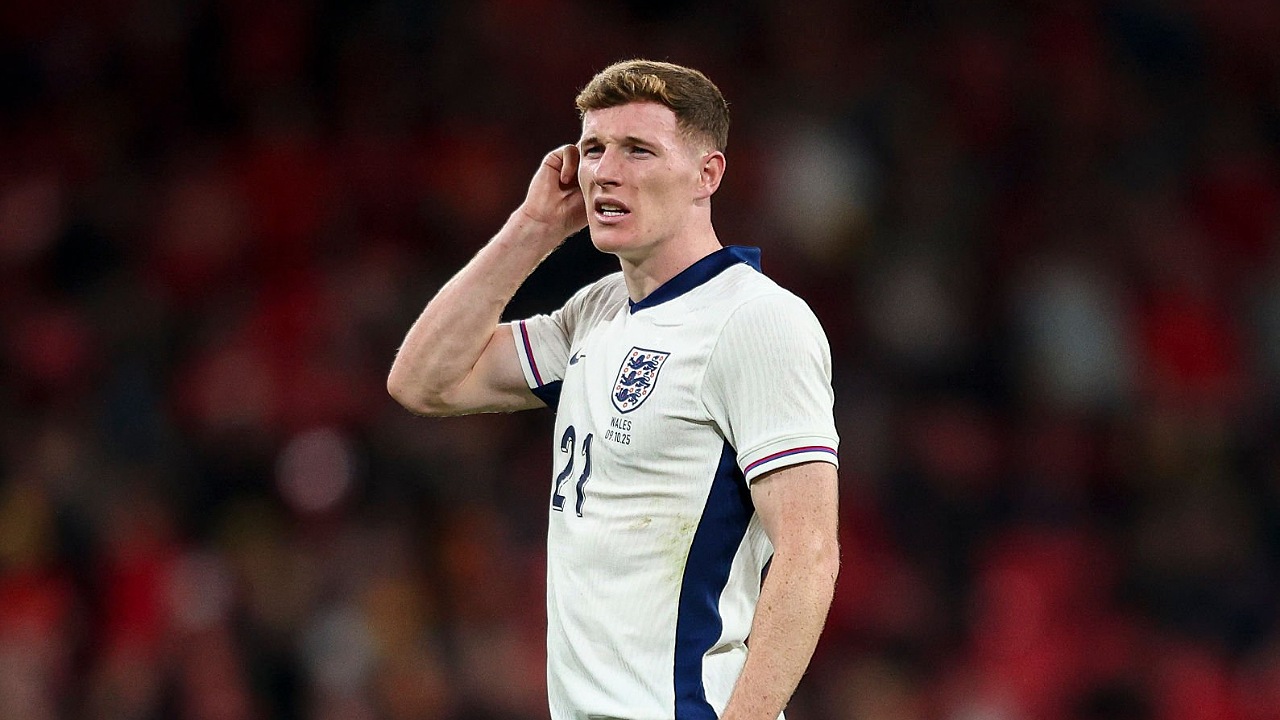 Gelandang Inggris, Elliot Anderson