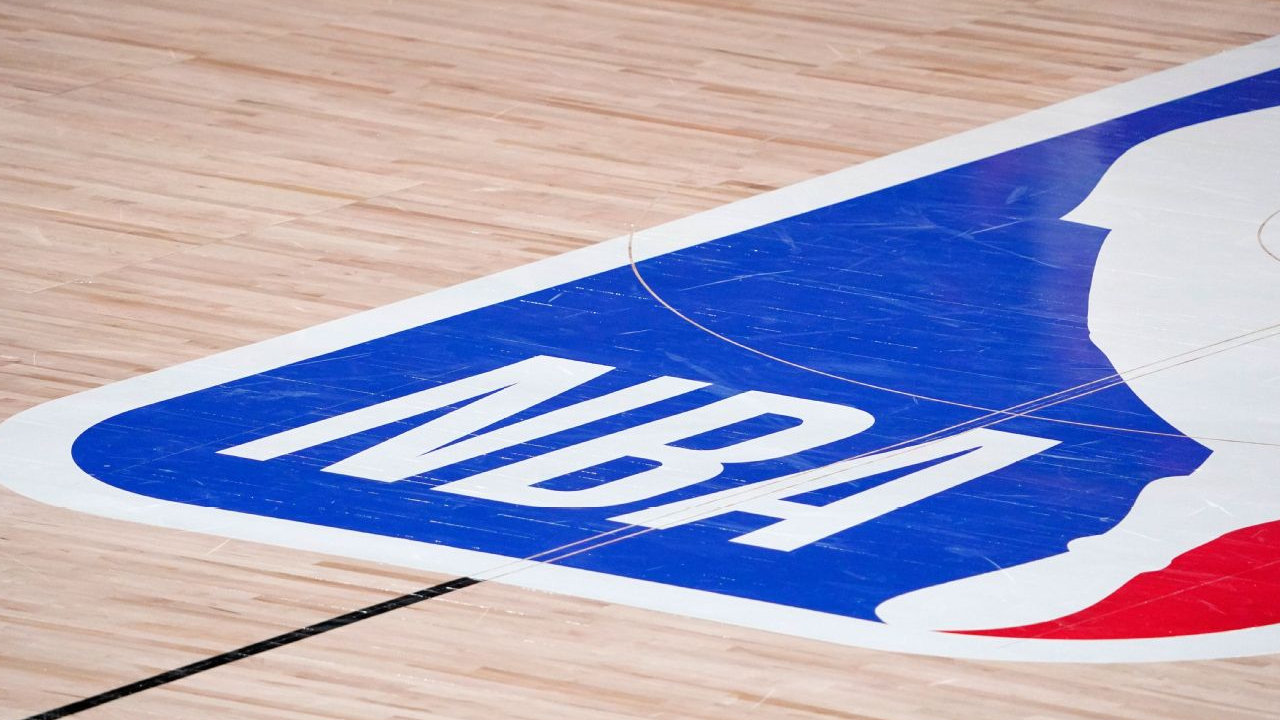 Knicks dan Raptors kini dapat fokus sepenuhnya pada musim NBA 2025–26 — dan menjauh dari sorotan hukum yang telah mengiringi mereka sejak 2023. (Foto: AP)
