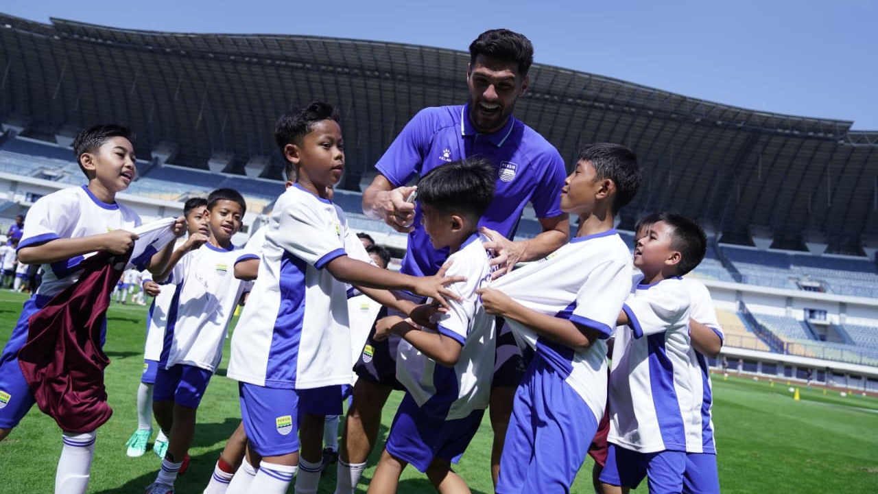 Persib menggelar event untuk membuat Bobotoh kian dekat dengan klub