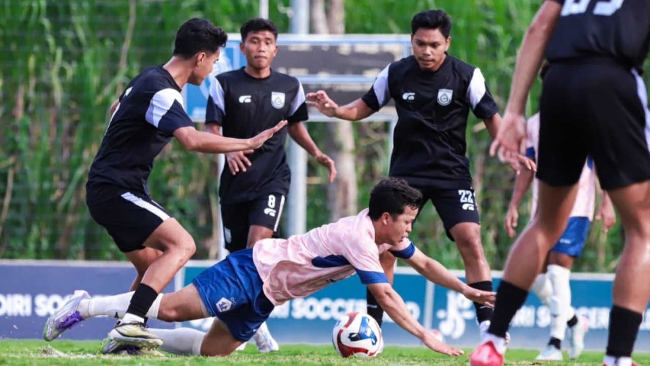 Laga uji tanding Persik Kediri vs Gresik United