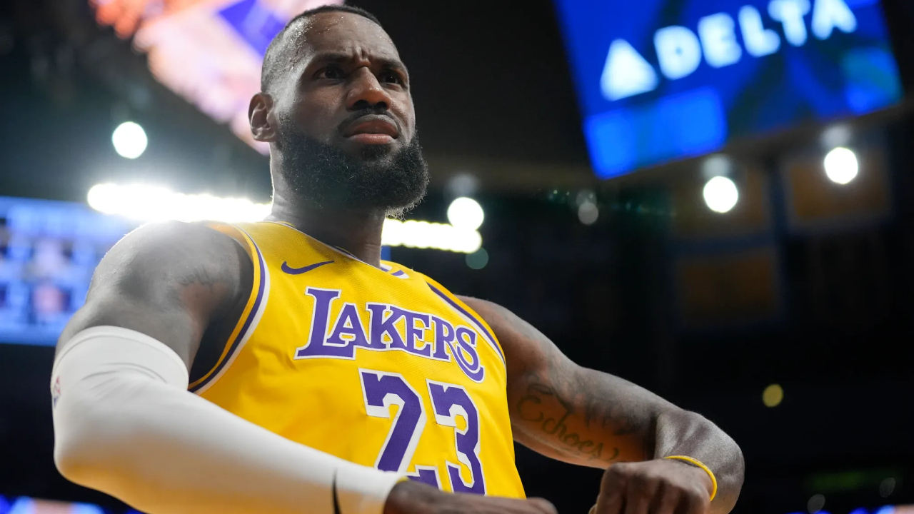 Di usia 40, LeBron James masih menulis ulang sejarah — dan dunia menonton untuk melihat bagaimana bab terakhirnya akan terungkap. (Foto: AP)