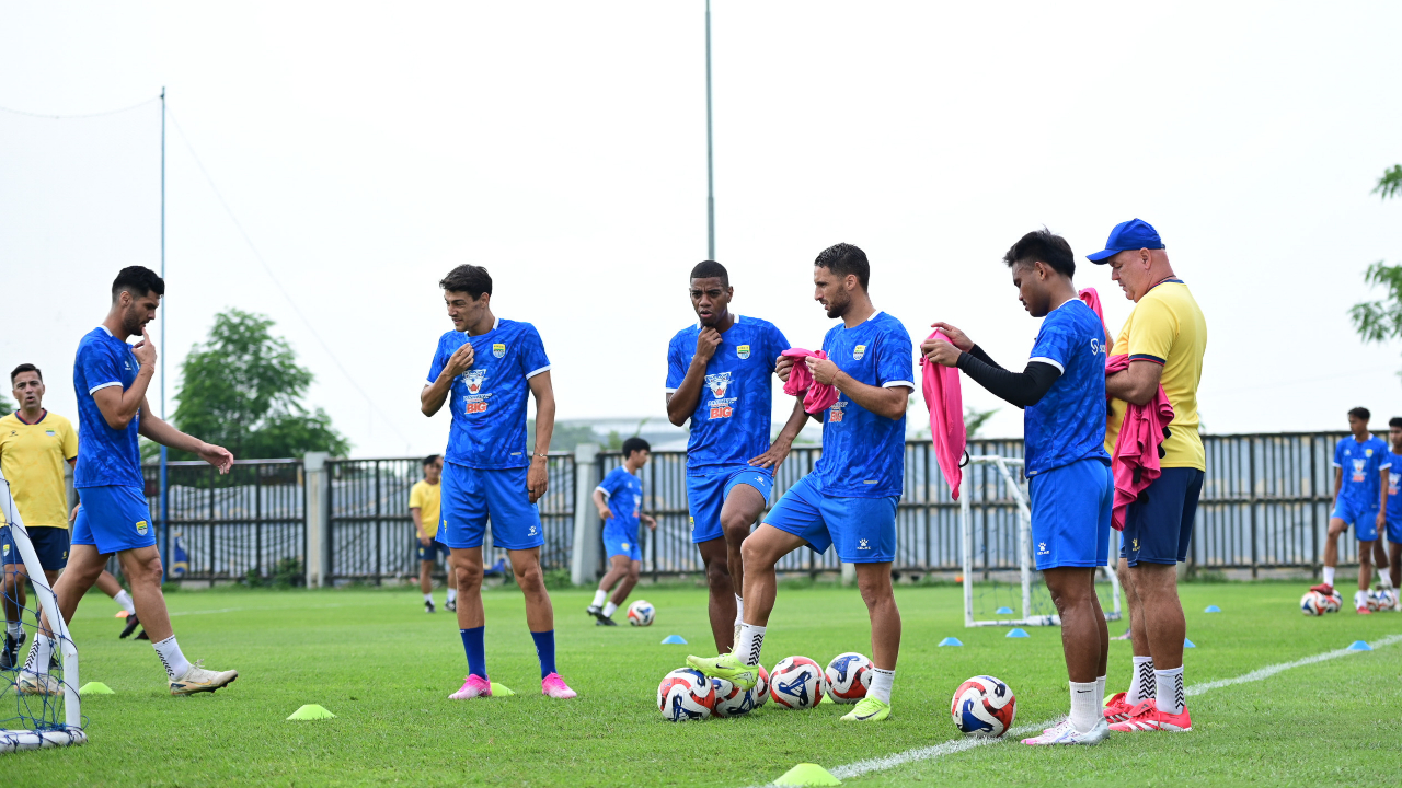 Pemain Persib ketika berlatih