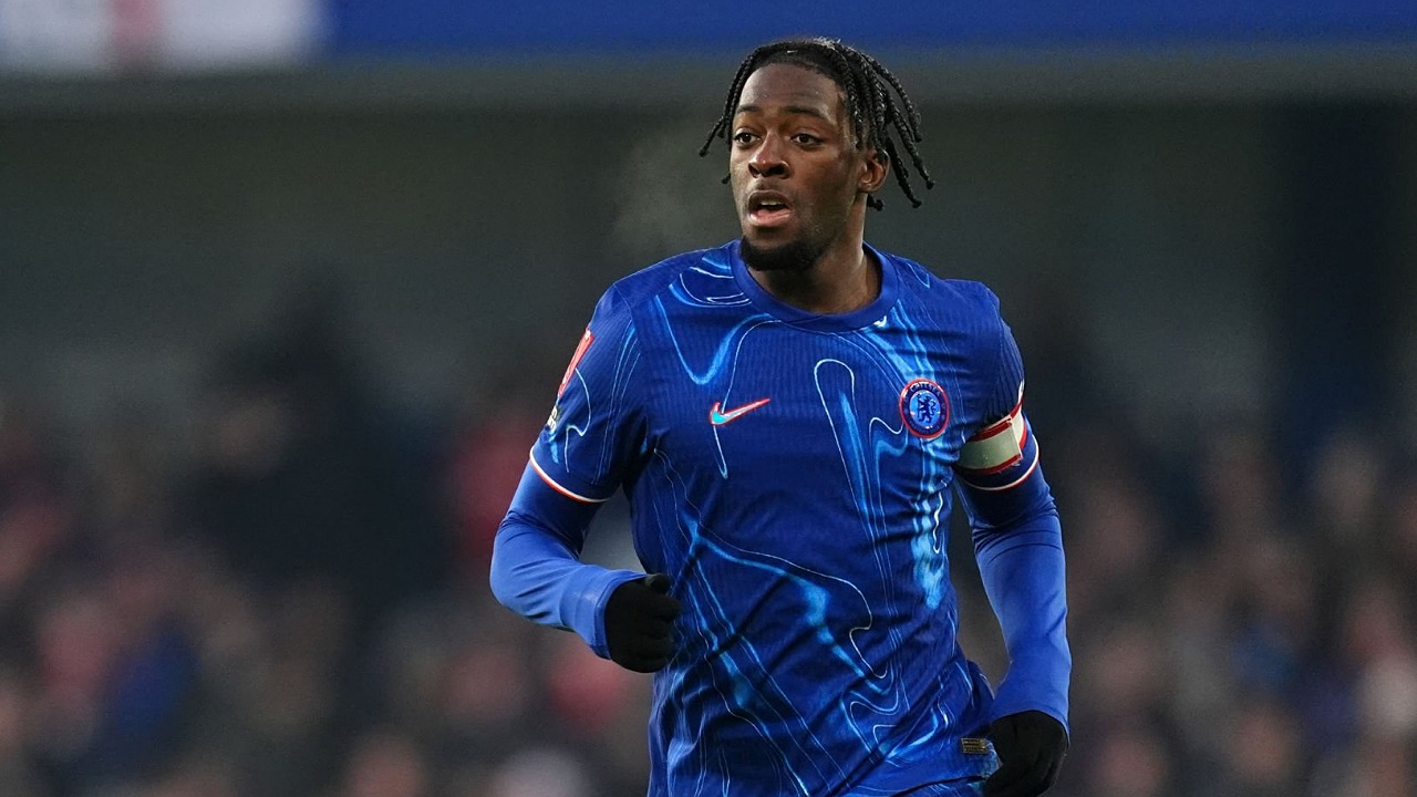 Bek Chelsea, Axel Disasi, masuk radar Borussia Dortmund