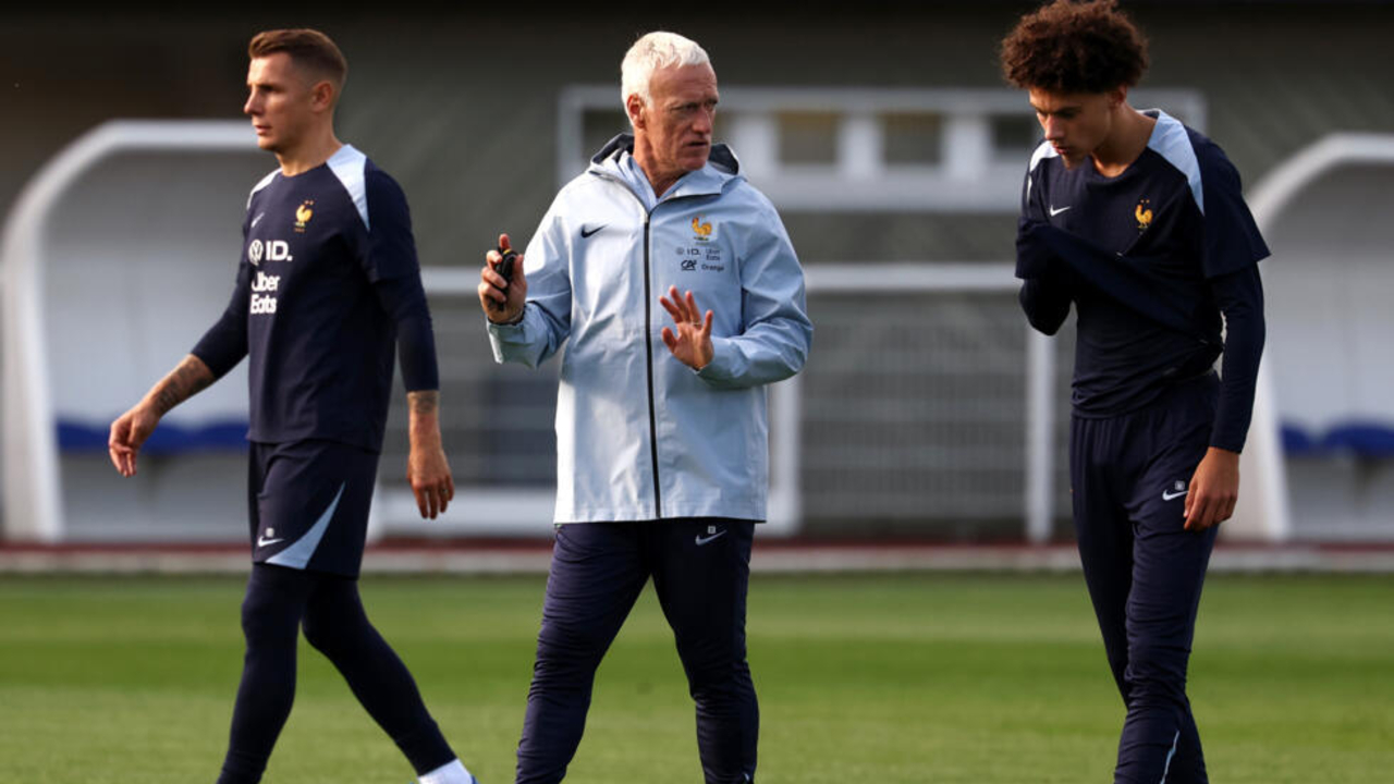 Didier Deschamps dan Maghnes Akliouche