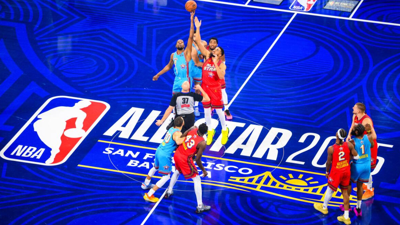 Turnamen mini empat tim tahun lalu — dimenangkan oleh Stephen Curry, yang meraih gelar MVP All-Star — juga gagal menarik perhatian penonton. (Foto: AP)