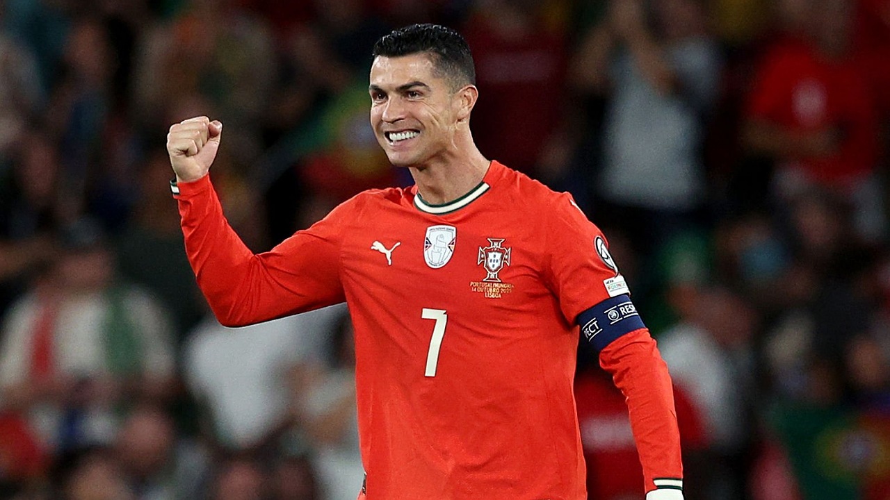 Cristiano Ronaldo menambah dua gol di kualifikasi Piala Dunia