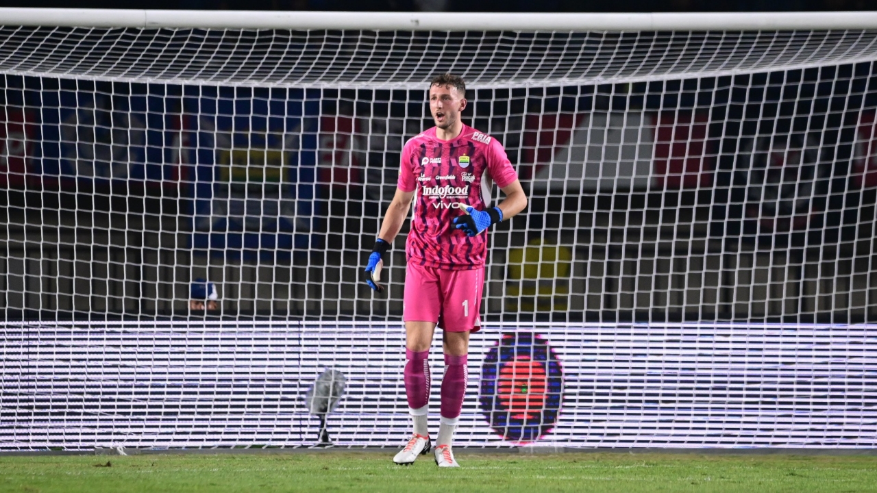 Kiper Persib, Adam Przybek