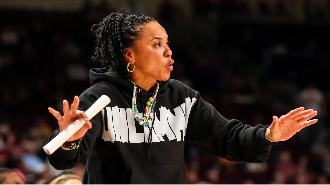 Dawn Staley merasa cukup mustahil pelatih perempuan bisa tembus NBA.
