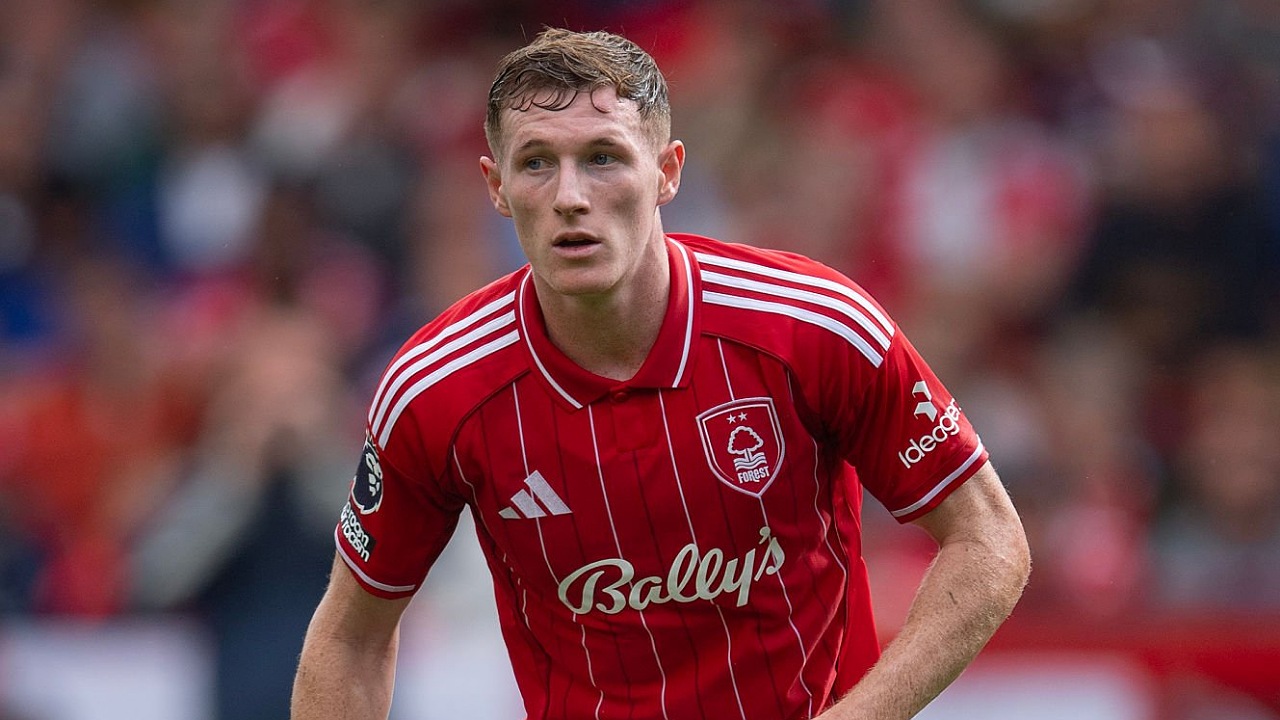 Gelandang Nottingham Forest, Elliot Anderson