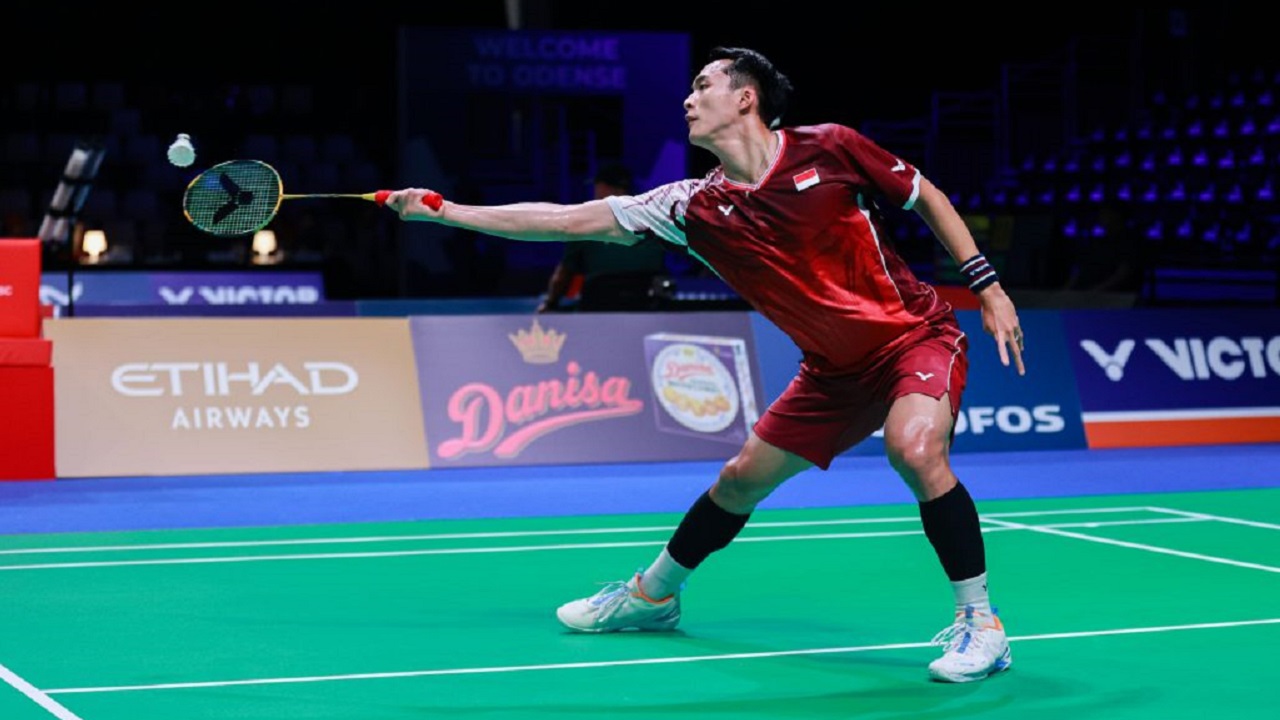Jonatan Christie harus berjuang keras kalahkan Kenta Nishimoto.