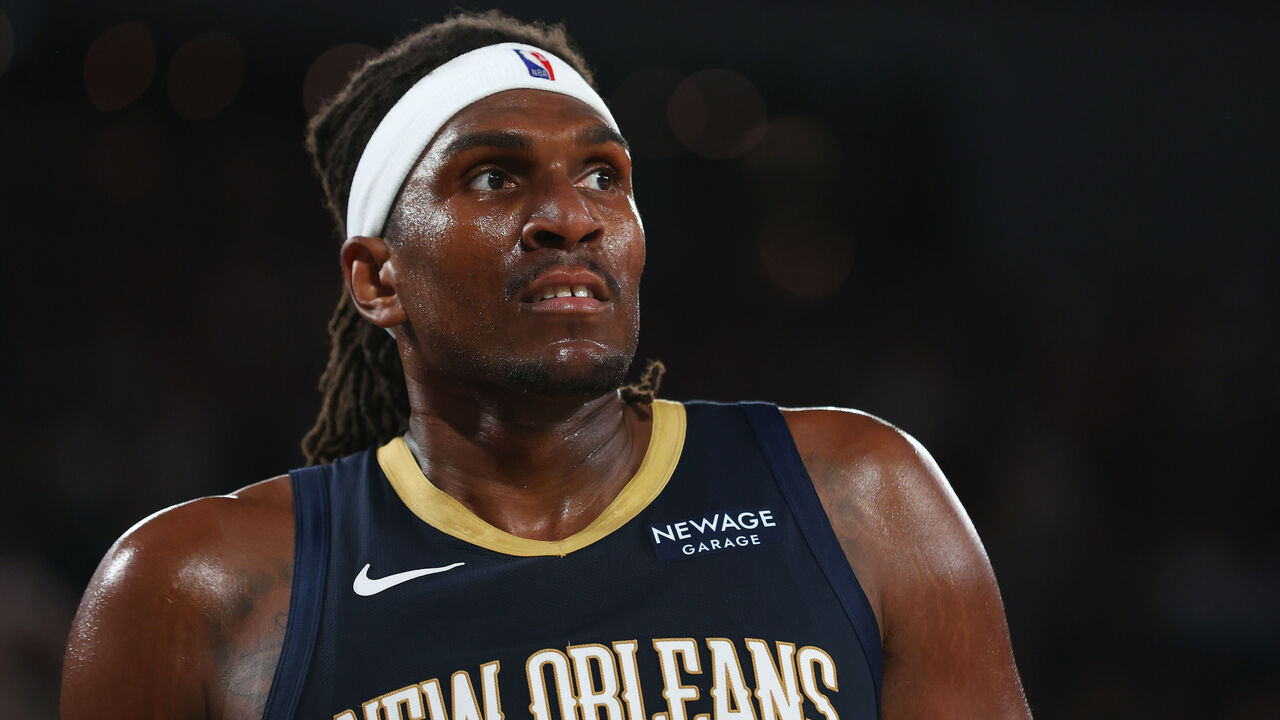 Kevon Looney didatangkan Pelicans untuk menambah stabilitas veteran di barisan depan yang didominasi oleh Zion Williamson dan rookie Yves Missi. (Foto: AP)