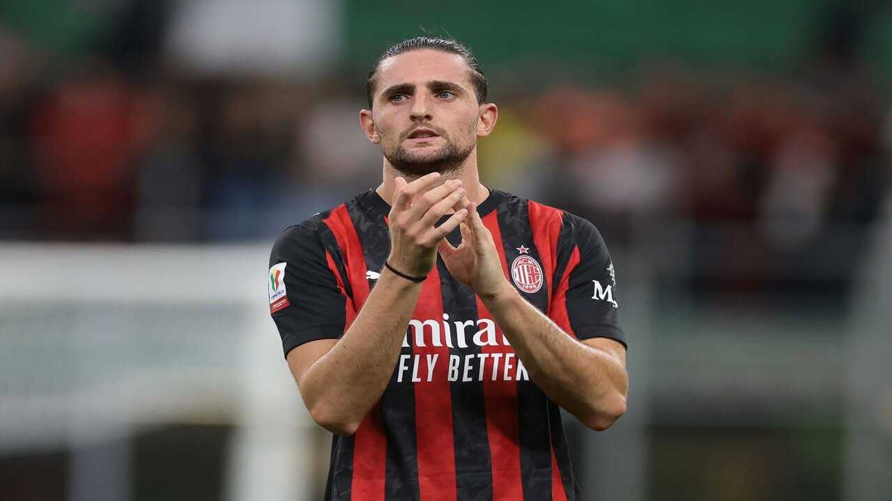 Alami cedera otot usai bela Timnas Prancis, Adrien Rabiot berpotensi absen sebulan memperkuat AC Milan / via Getty Images