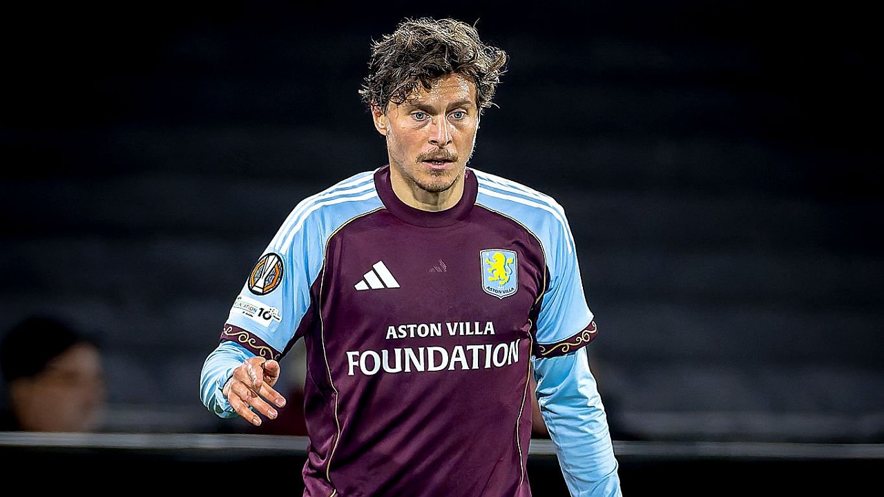 Bek Aston Villa, Victor Lindelof