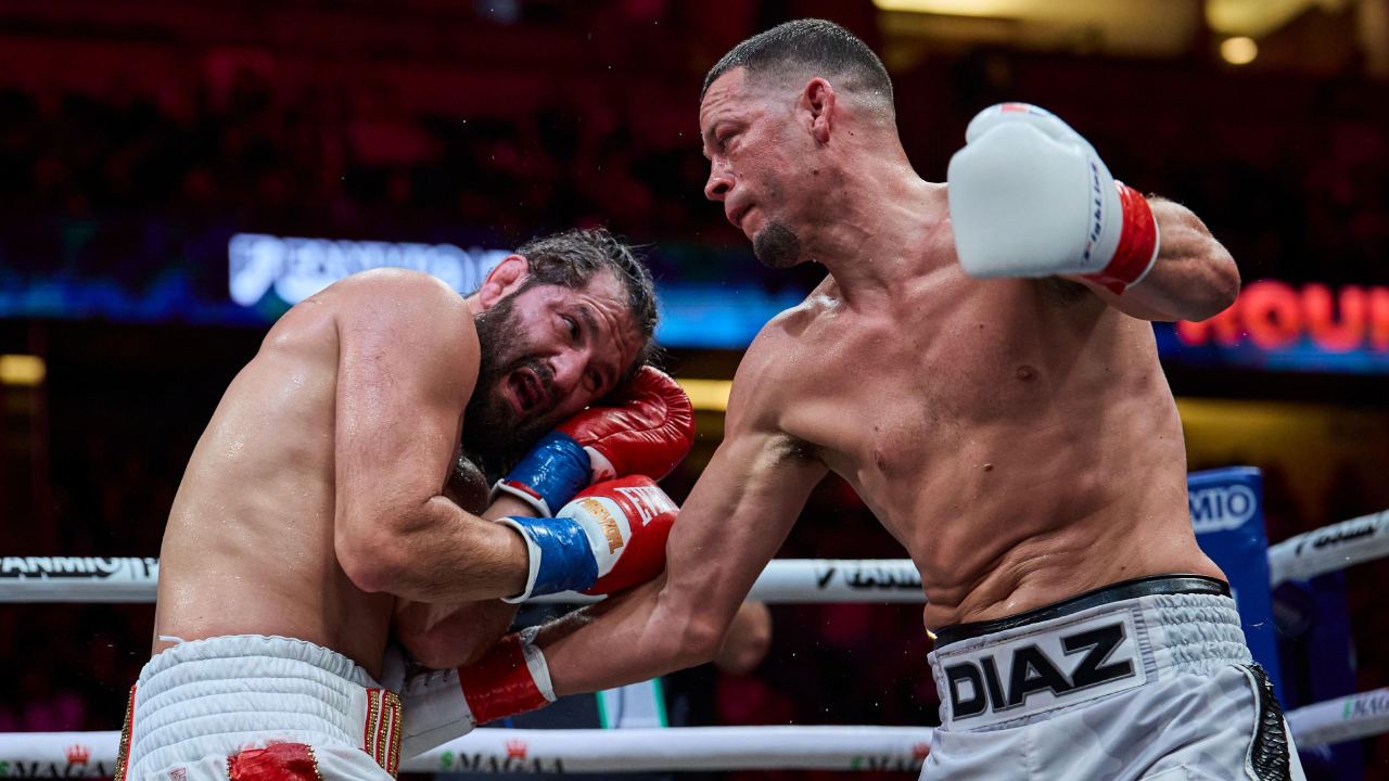 Jorge Masvidal (kiri) mengajukan gugatan terkait gaji yang belum dibayarkan dari pertarungannya melawan Nate Diaz pada 2024. (Foto: Fight TV)