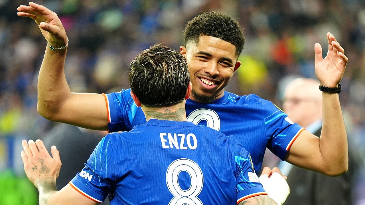 Dua pemain Chelsea, Enzo Fernandez dan Wesley Fofana