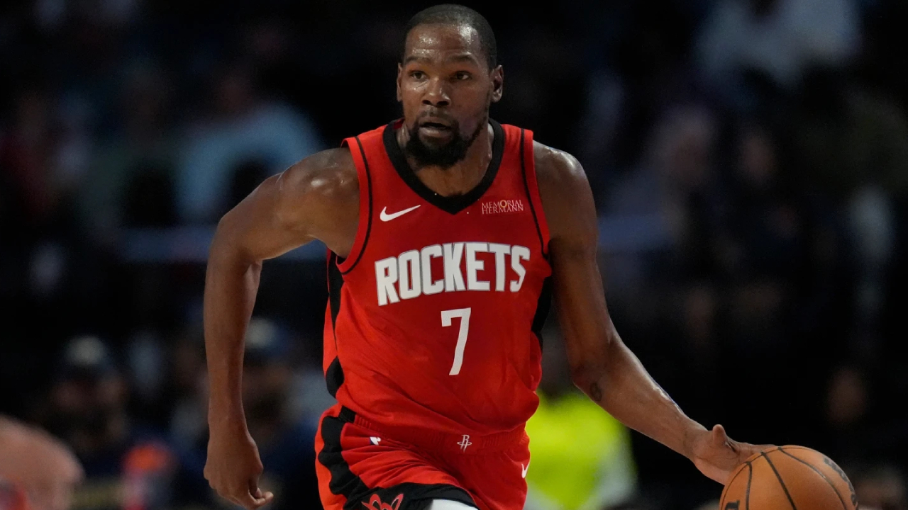Bagi Kevin Durant, langkah ini bukan tentang uang — melainkan tentang stabilitas dan keyakinan pada apa yang sedang dibangun Houston. (Foto: AP)