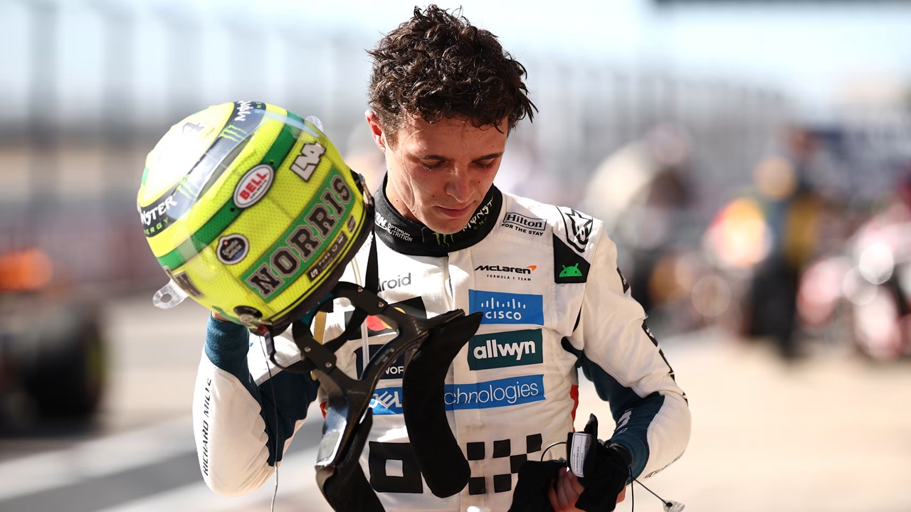 Lando Norris Berusaha Keras Menyalip Charles Leclerc