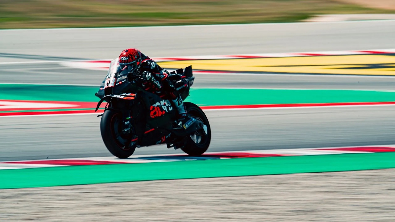 Marco Bezzecchi tidak mau komparasikan kecepatan Aprilia dengan Ducati.