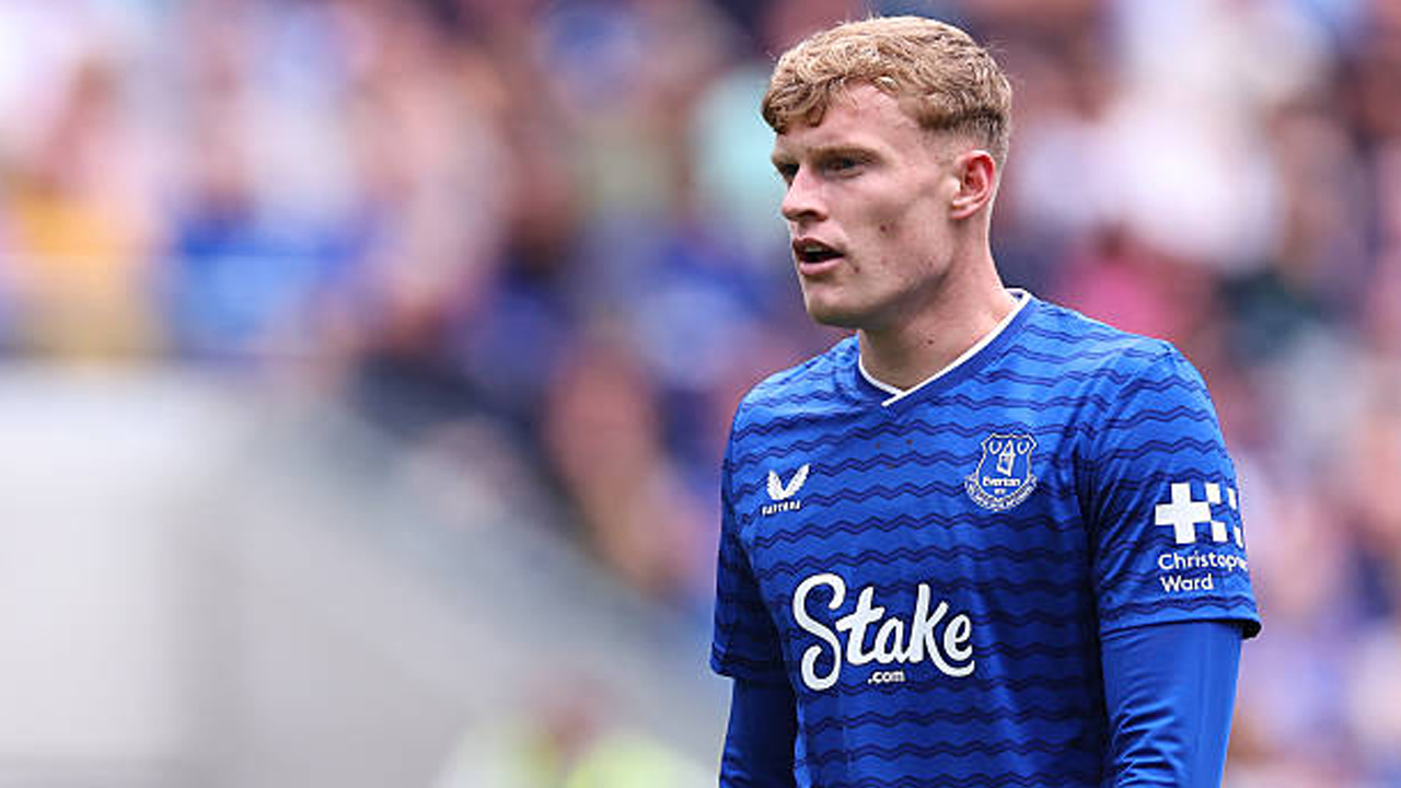 Jalani Operasi Hamstring, Everton Kehilangan Jarrad Branthwaite