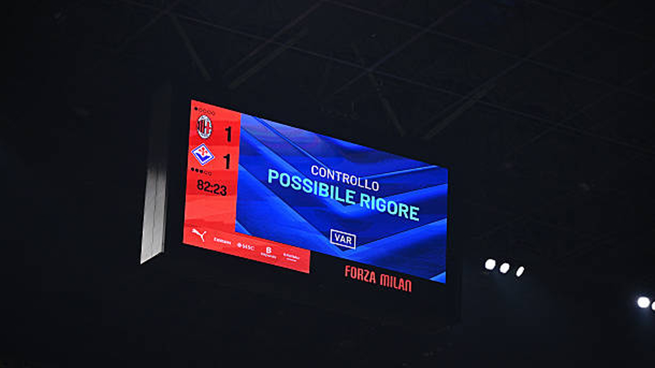 Kontroversi Penalti AC Milan Lawan Fiorentina, Wasit dan VAR Tak Disanksi