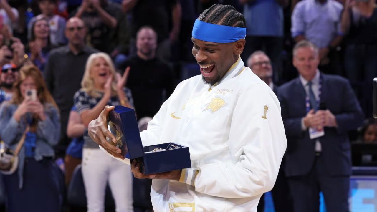 Aksi Heroik Shai Gilgeous-Alexander Tutup Perayaan Banner Juara Thunder