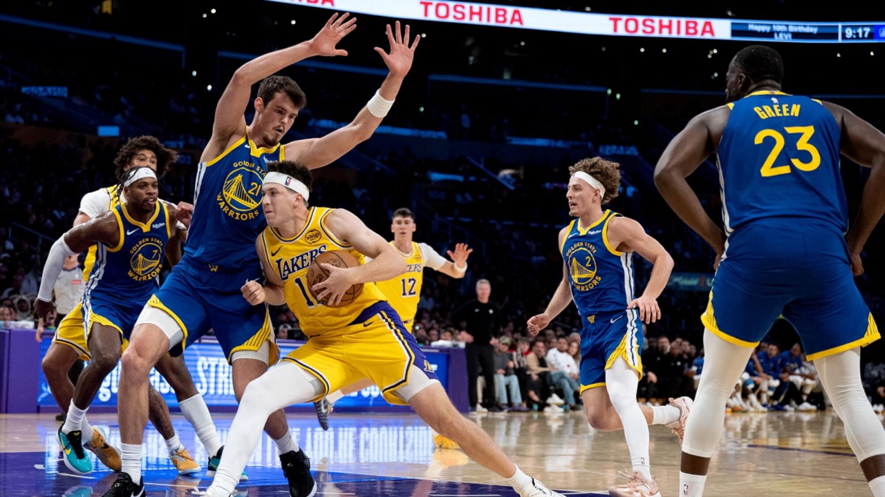 Austin Reaves ungkap penyebab Lakers kalah dari Warriors.