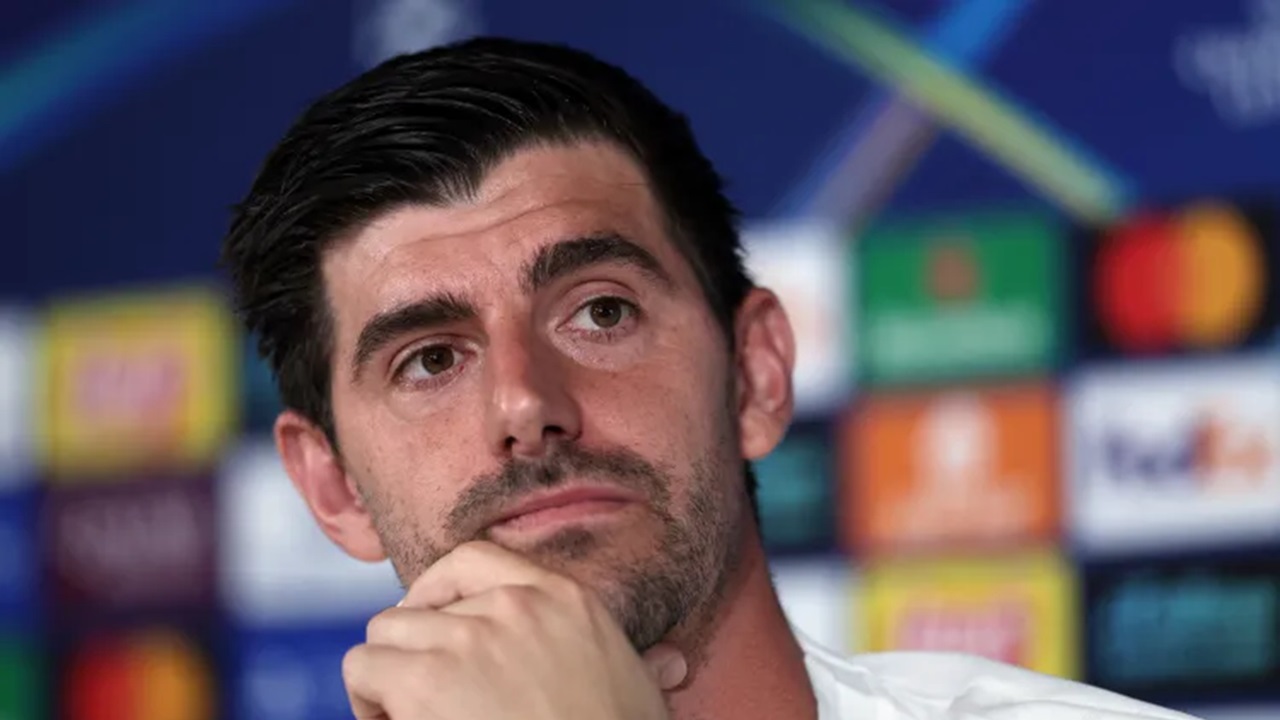 Thibaut Courtois Pasang Badan untuk Vinicius Jr