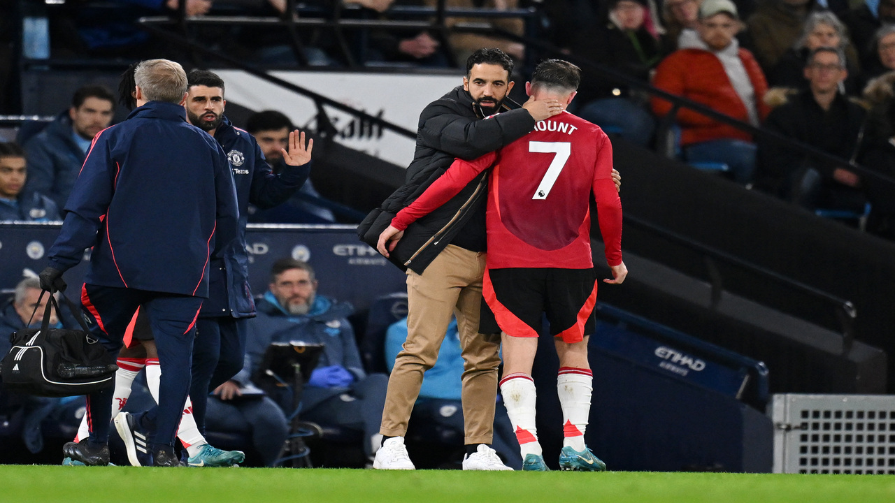 Roy Keane mempertanyakan keputusan Ruben Amorim, yang kerap menurunkan Mason Mount sebagai starter padahal kontribusinya untuk MU kurang begitu impresif / via Getty Images