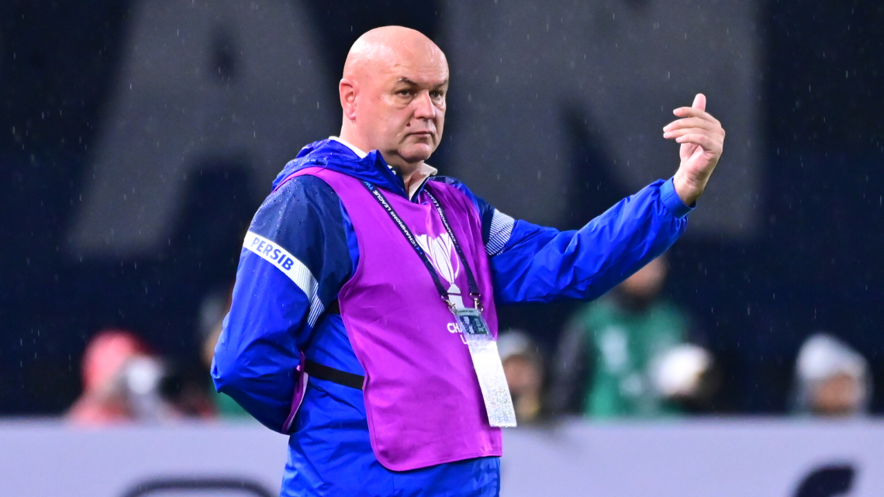 Bojan Hodak sebut Thom Haye mendadak absen karena sakit
