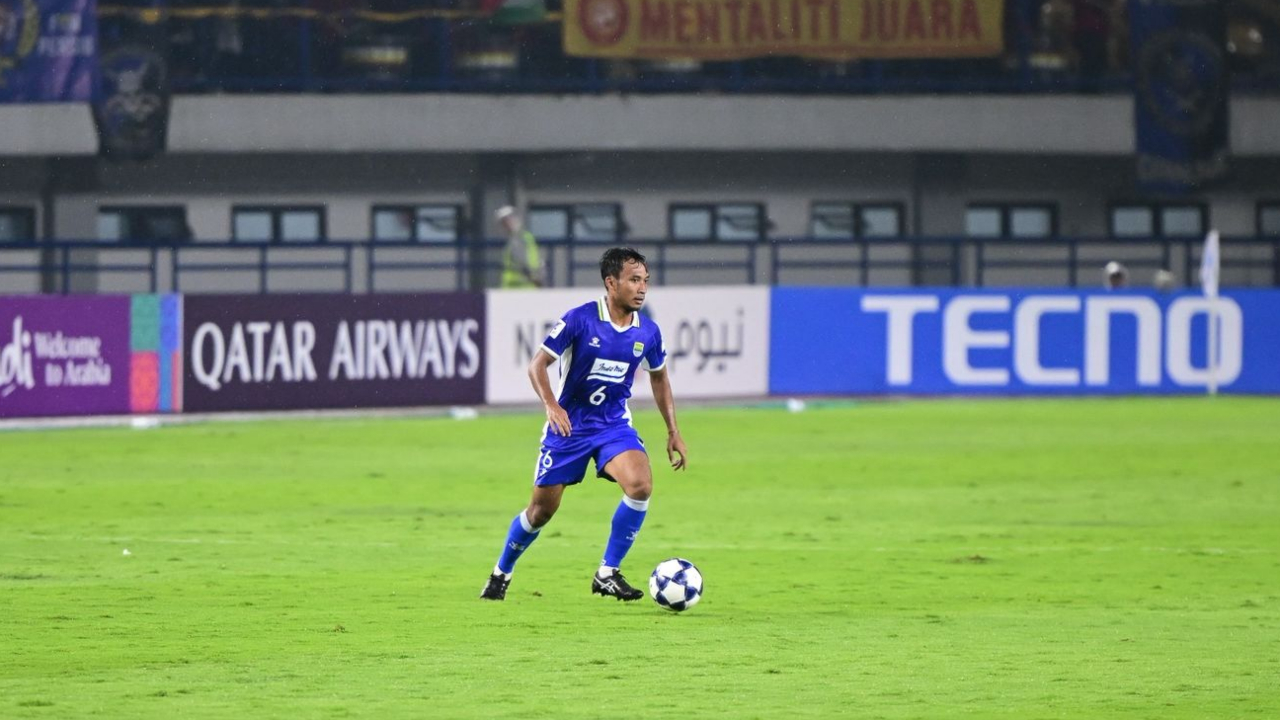 Gelandang Persib, Robi Darwis