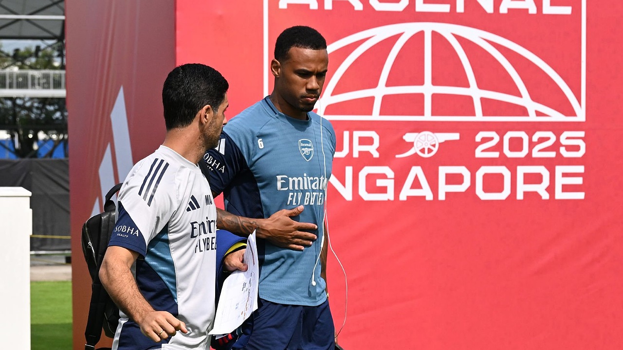 Mikel Arteta dan Gabriel Magalhaes. (Foto: Stuart MacFarlane/Getty Images)