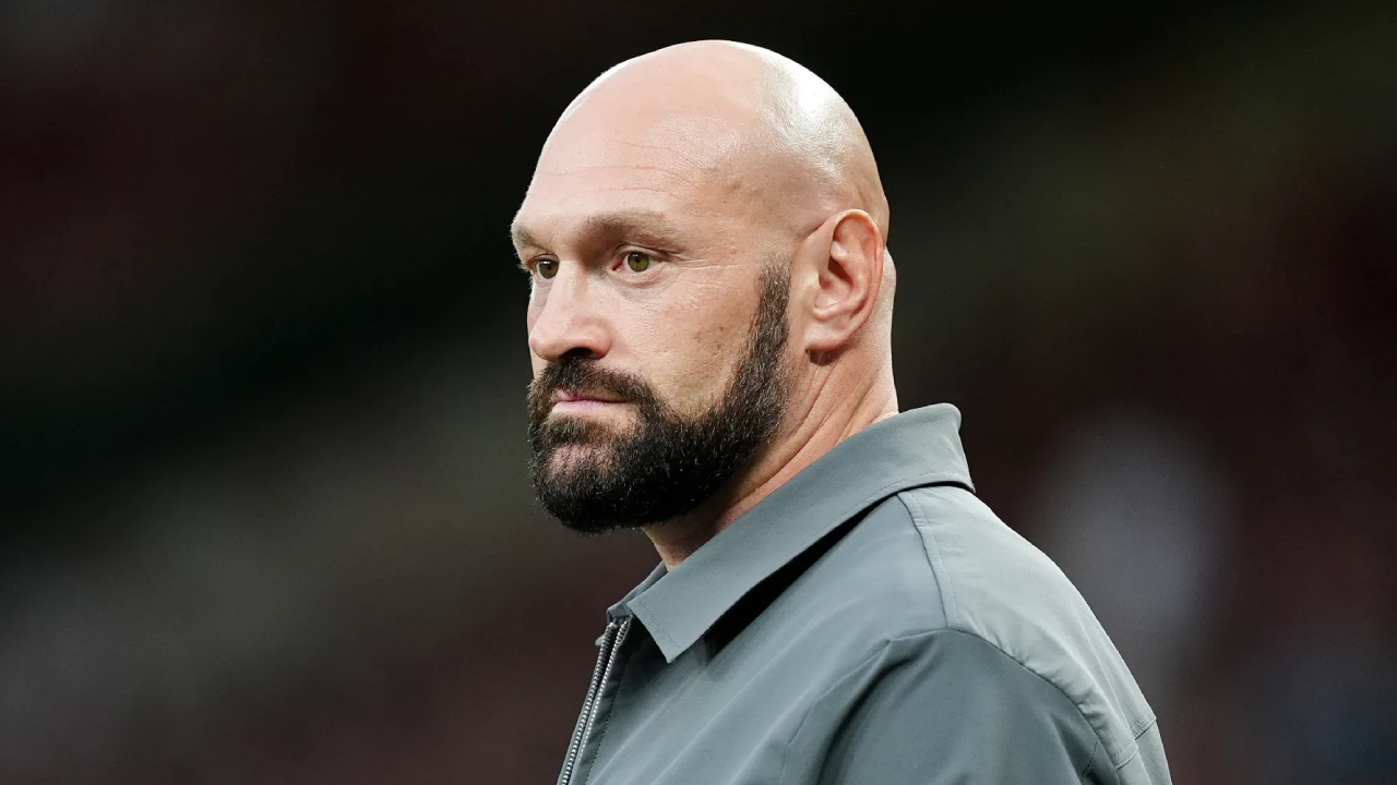 Tyson Fury telah tidak aktif selama hampir setahun setelah kekalahan berturut-turut dari Oleksandr Usyk. (Foto: Fight TV)