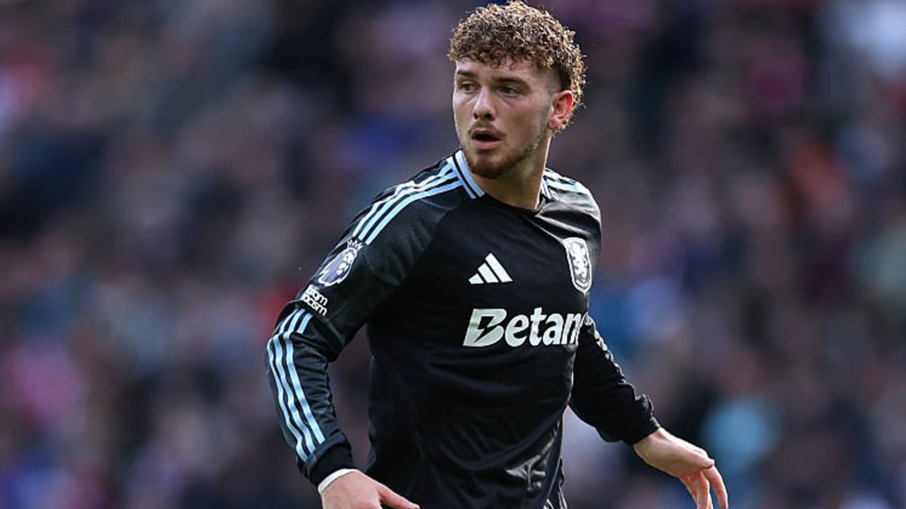 Unai Emery: Harvey Elliott Masih Perlu Waktu untuk Adaptasi di Villa