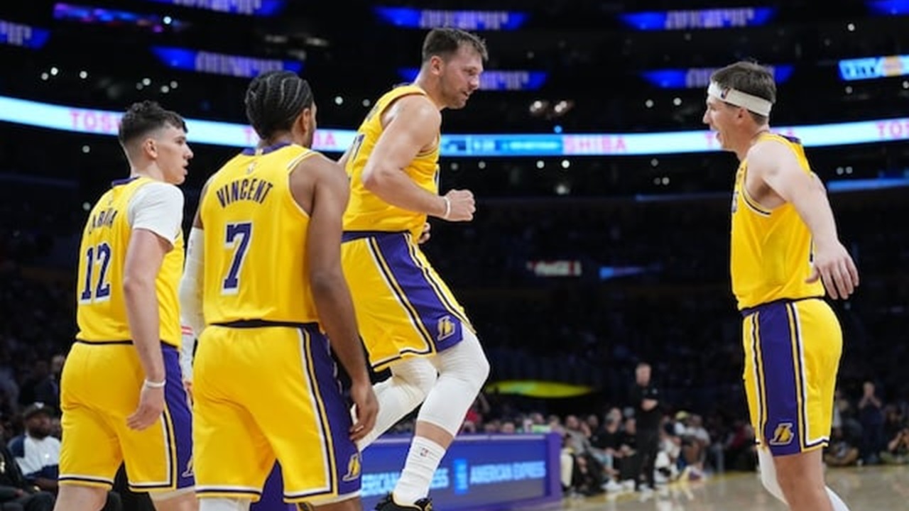 Austin Reaves Yakin Doncic Bisa Cetak 40 Poin di Setiao Laga