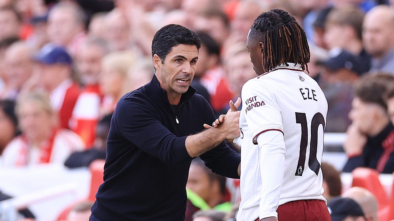 Mikel Arteta dan Eberechi Eze. (Foto: Simon Stacpoole/Offside/Offside via Getty Images)